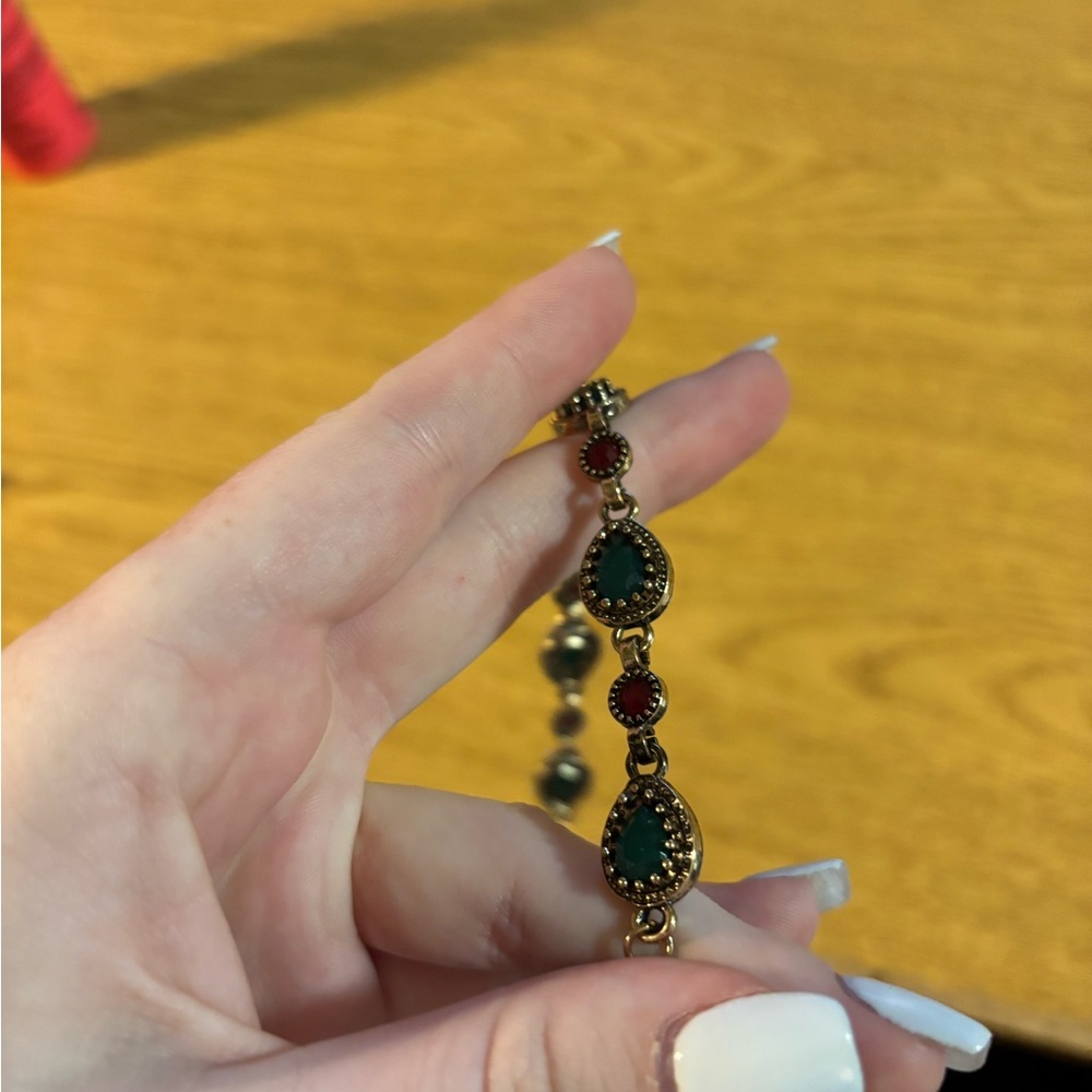 Women's Antique Emerald Water Drop Gemstone Bracelet - Picture 6 of 7